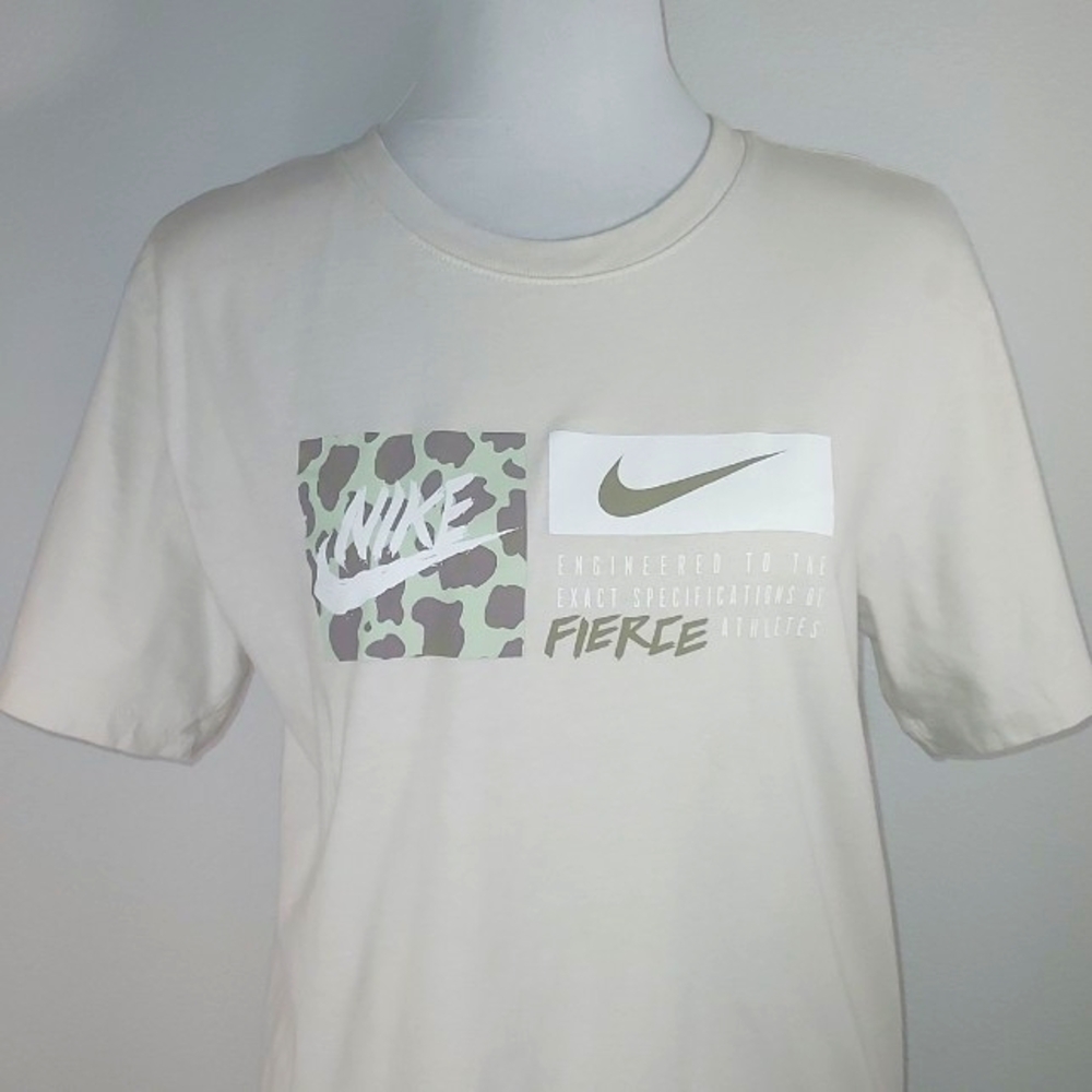 Nike Fierce Cream Camo Tunnel Walk Collection Short Sleeve T-Shirt Size Small